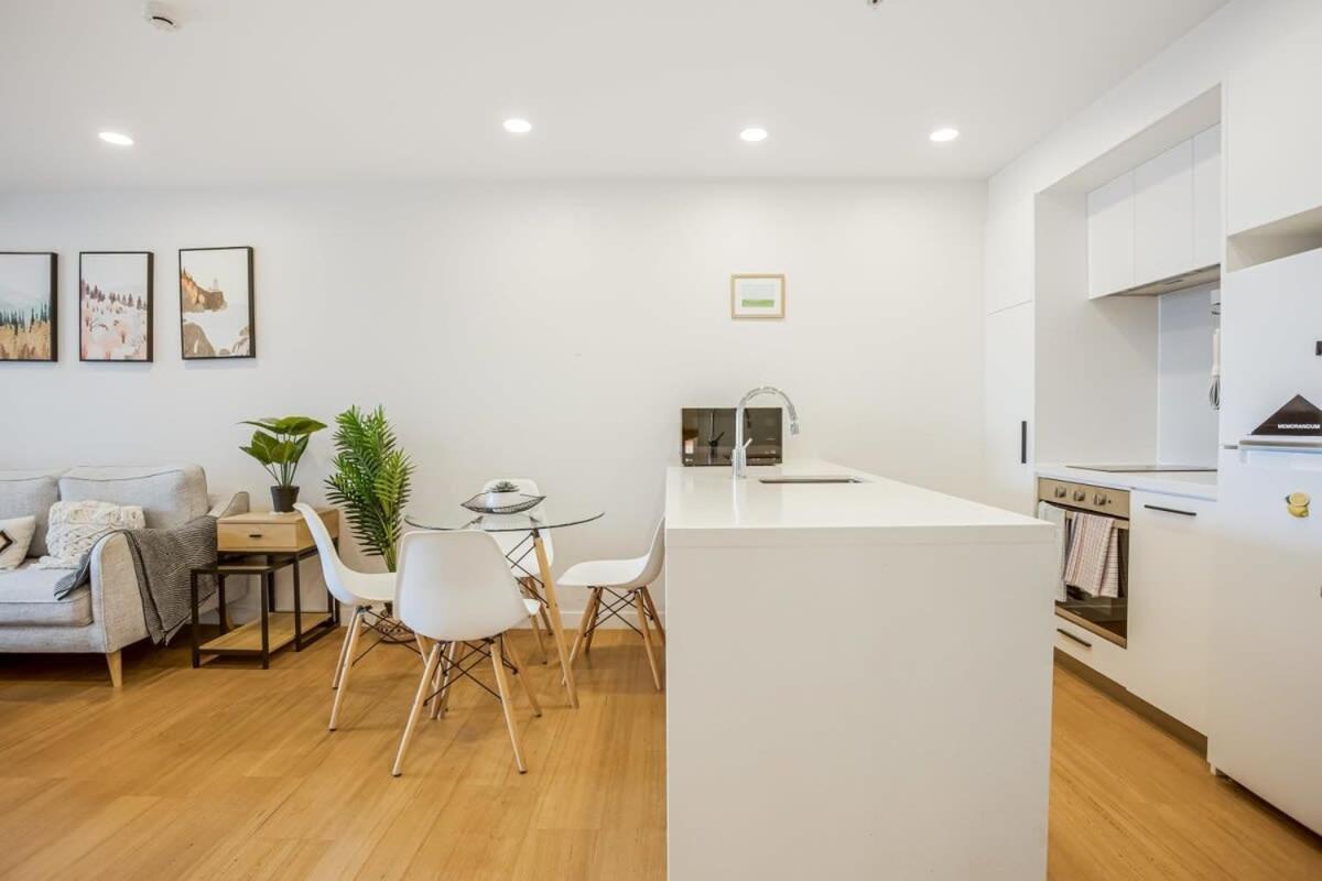 Cosy Two Bedroom Apartment With Balcony Pool And Gym 오클랜드 외부 사진