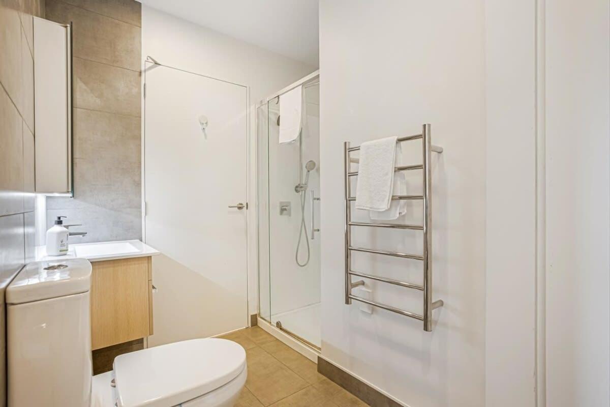 Cosy Two Bedroom Apartment With Balcony Pool And Gym 오클랜드 외부 사진